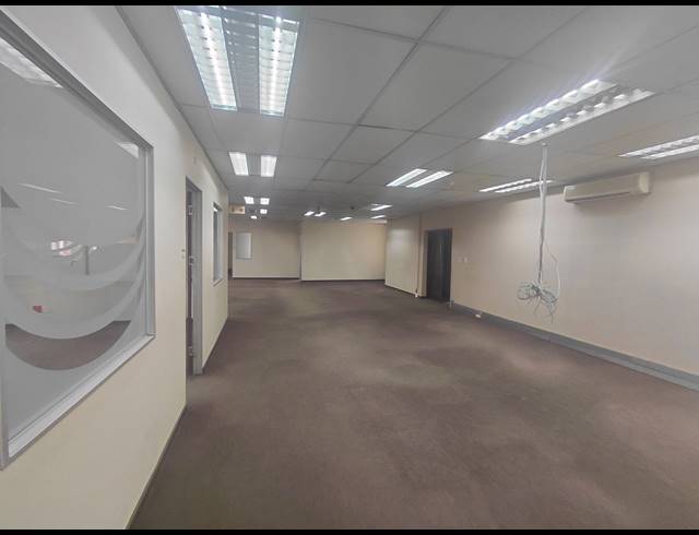1,430M² OFFICE FOR SALE IN BRYANSTON